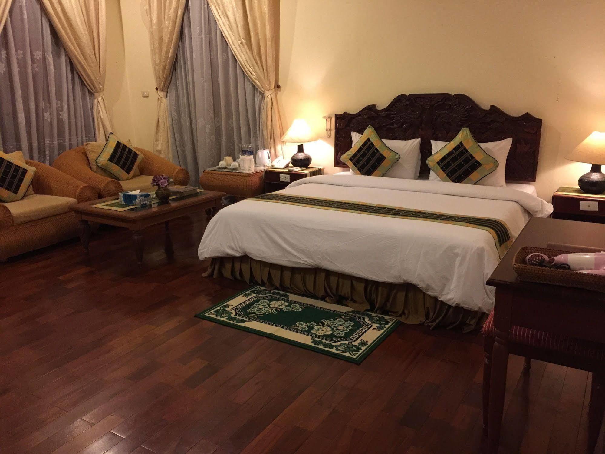 Champasak Palace Hotel Pakse Buitenkant foto