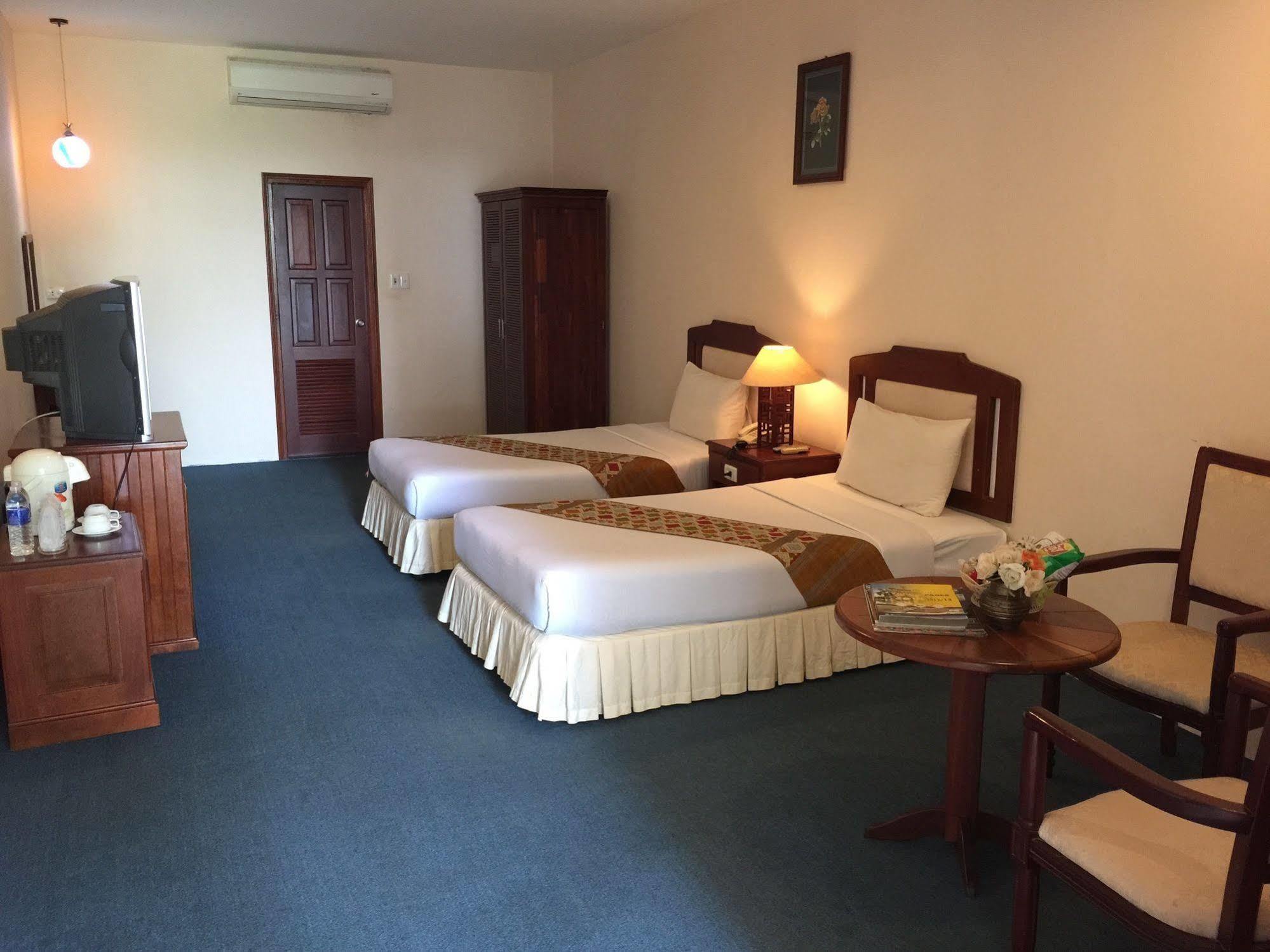Champasak Palace Hotel Pakse Buitenkant foto