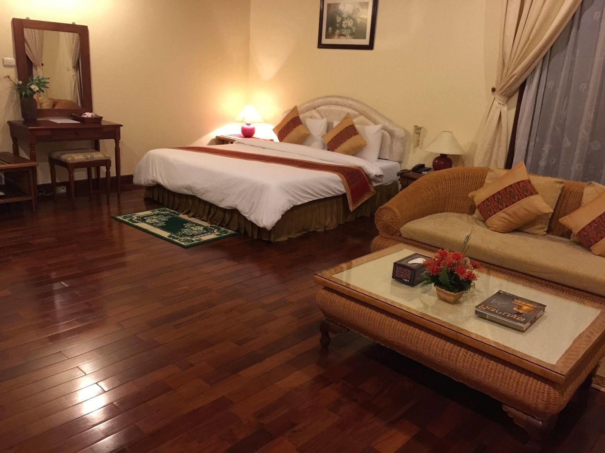Champasak Palace Hotel Pakse Buitenkant foto