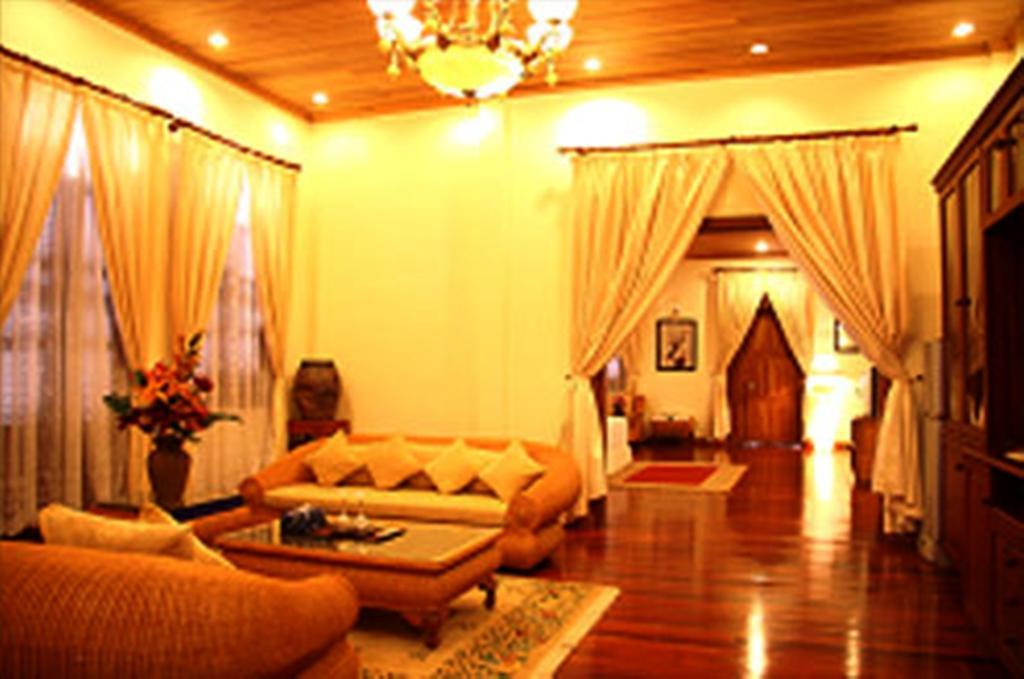 Champasak Palace Hotel Pakse Buitenkant foto