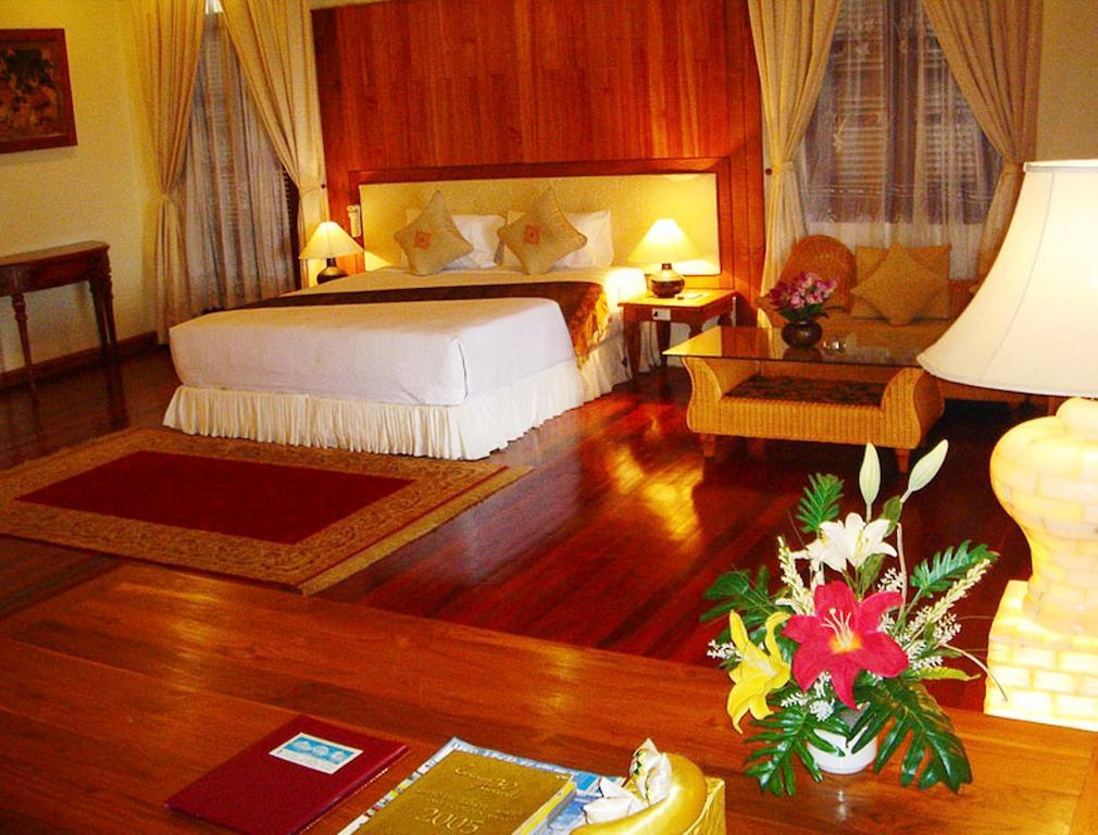 Champasak Palace Hotel Pakse Buitenkant foto
