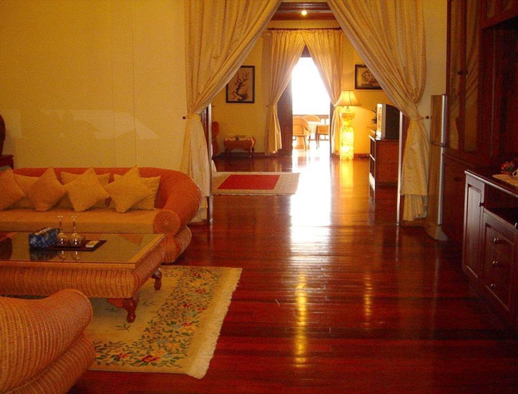 Champasak Palace Hotel Pakse Buitenkant foto