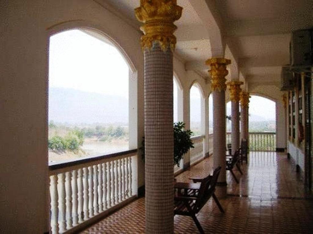 Champasak Palace Hotel Pakse Buitenkant foto